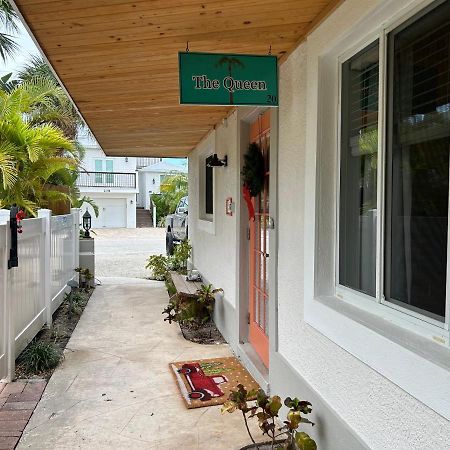 An Island Getaway At Palm Tree Villas 홈즈비치 외부 사진