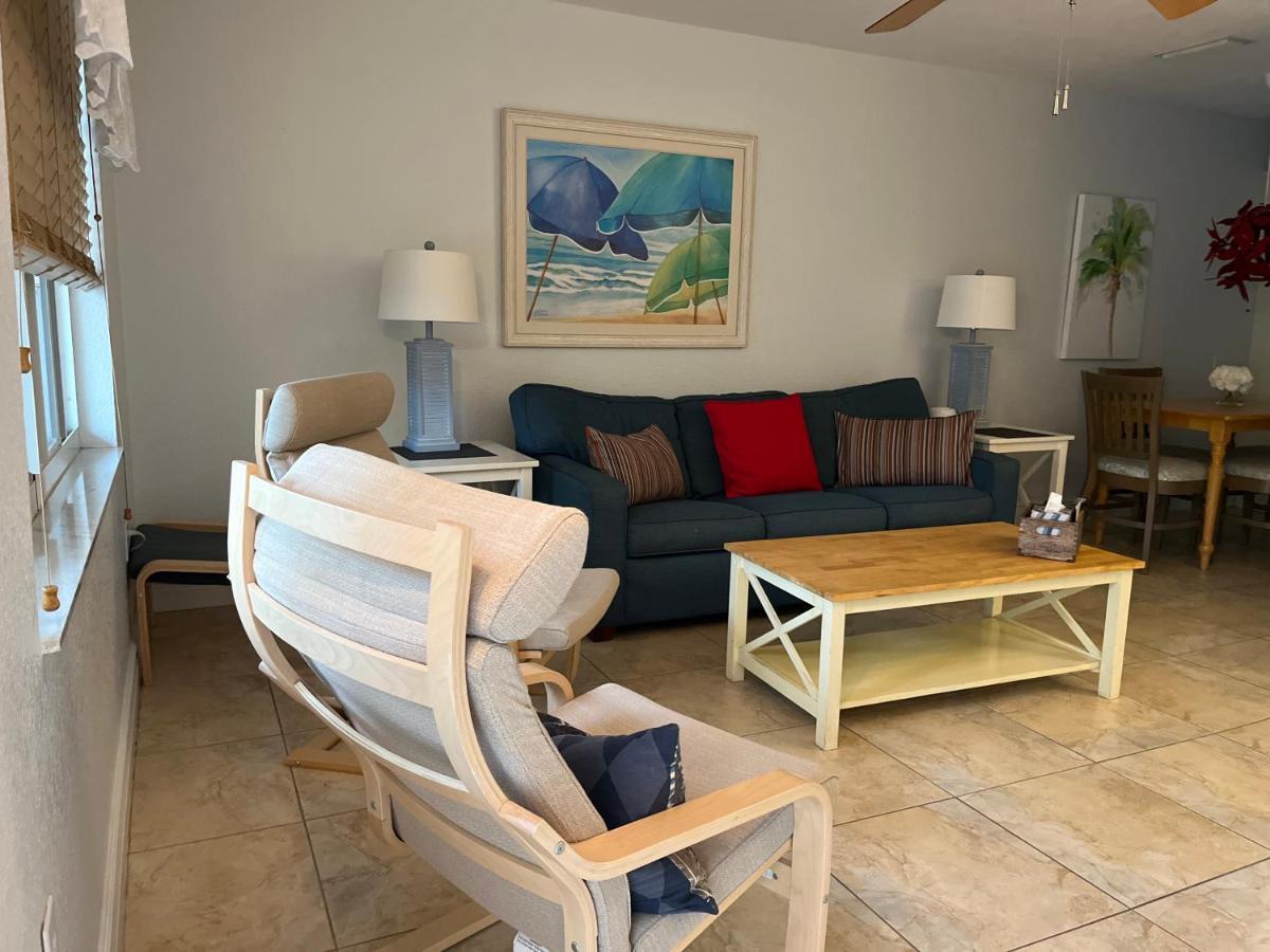 An Island Getaway At Palm Tree Villas 홈즈비치 외부 사진