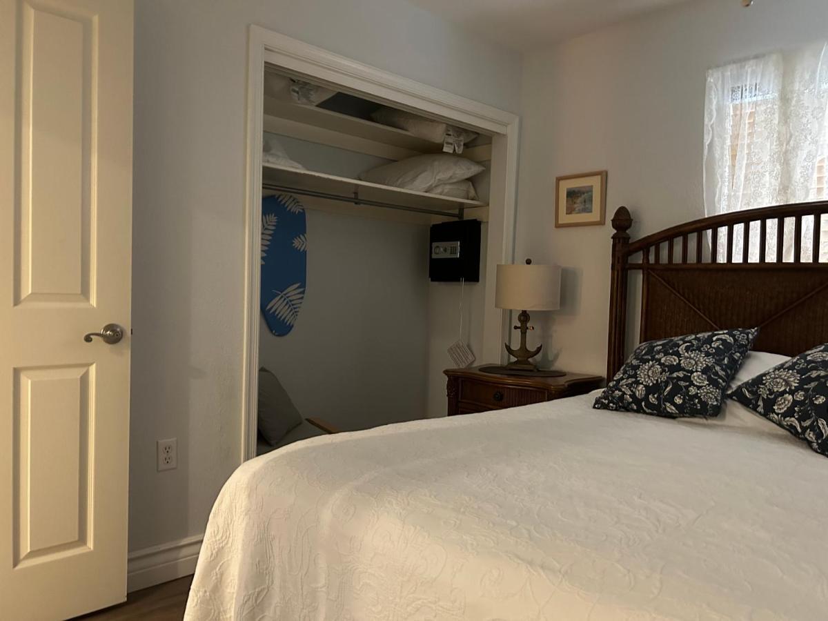 An Island Getaway At Palm Tree Villas 홈즈비치 외부 사진