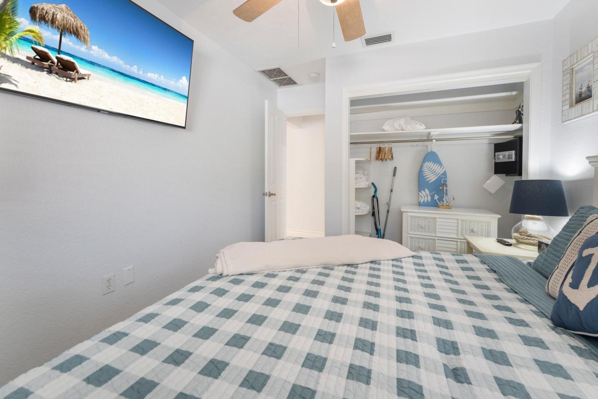An Island Getaway At Palm Tree Villas 홈즈비치 외부 사진